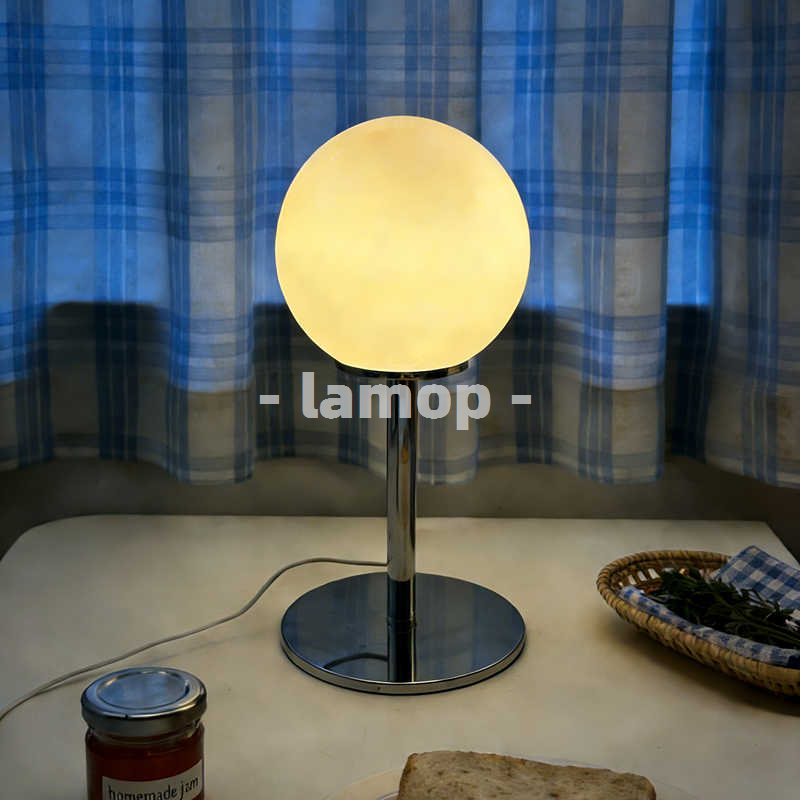 Lightings Decoration - Lampa stołowa z mlecznobiałą, chromowaną podstawą,